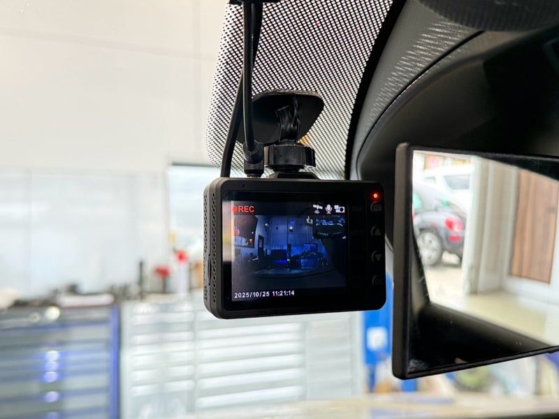 T-ROCにユピテル前後ドラレコ取り付け