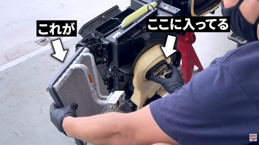 車のエアコンがカビ臭い原因はエバポレーター｜洗浄方法と対策を解説