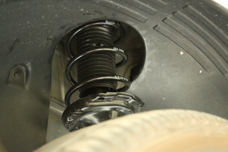 ゴルフ７にダウンサス＆カーテシランプ取付！！