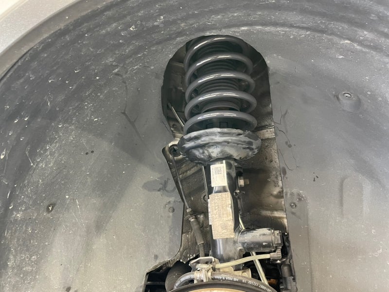 【ティグアン】ダウンサスならぬリフトアップサス取り付け‼︎