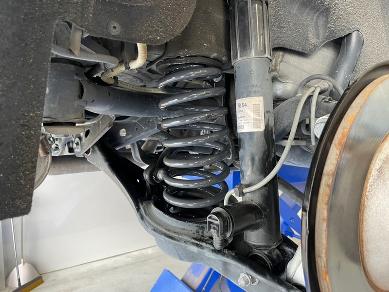 【ティグアン】ダウンサスならぬリフトアップサス取り付け‼︎