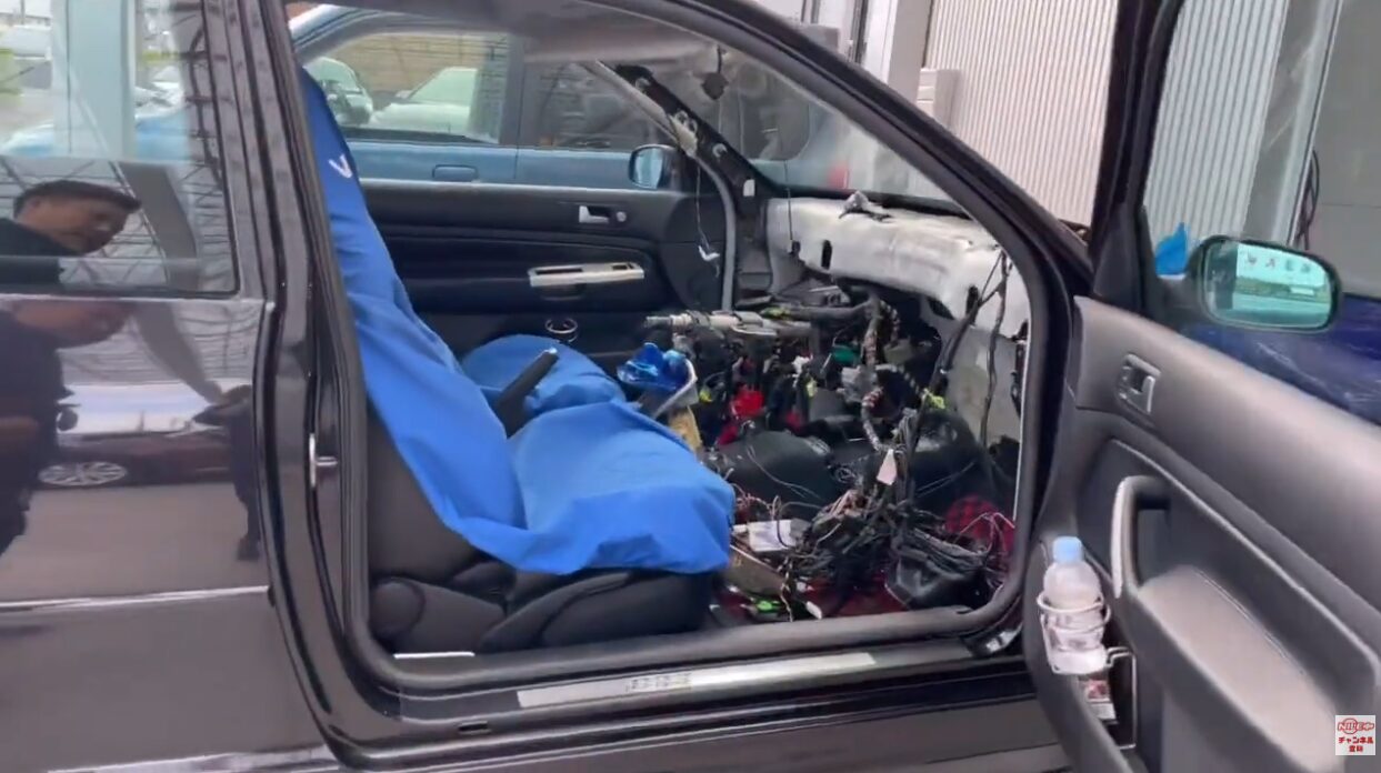 ヒーターユニット劣化｜エアコンからスポンジが出てくる原因と対処法