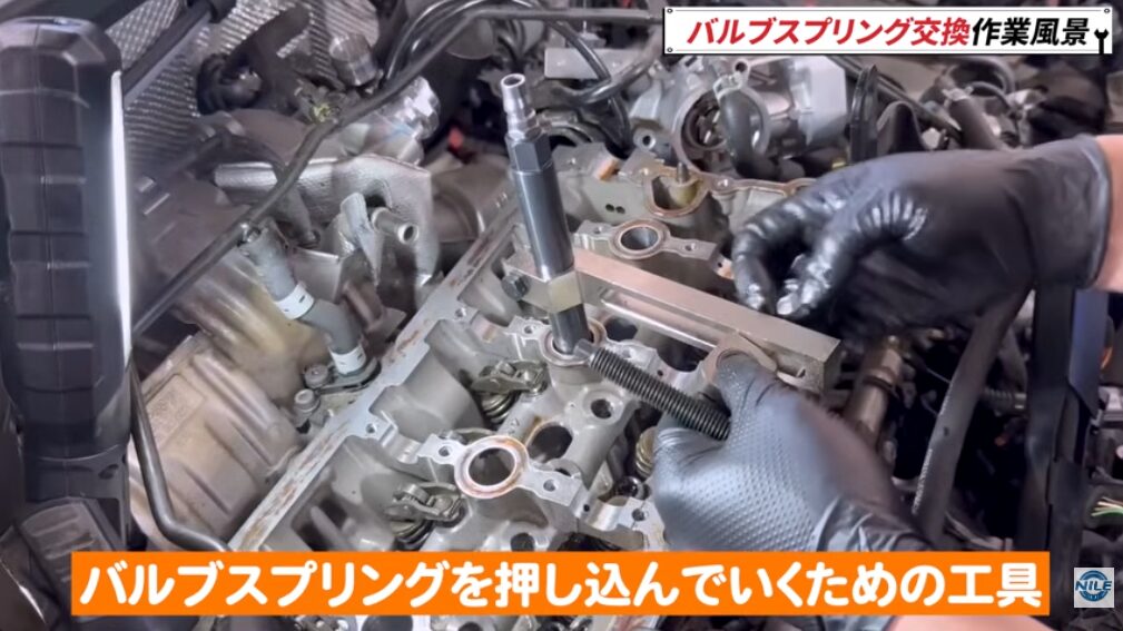 シリンダーヘッドを外さずにバルブスプリング交換
